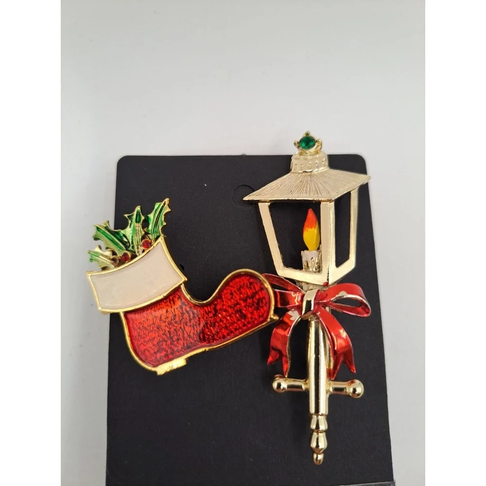 BJ CHRISTMAS BROOCHES Lot of 2 HOLIDAY CHRISTMAS JEWELRY STOCKING, LAMPOST